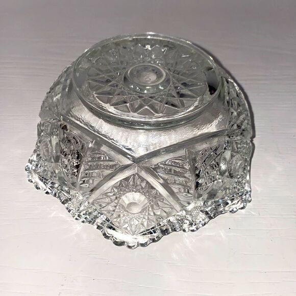 Vintage Press Cut Bowl Saw Tooth Scalloped Rim Clear Glass Stars & Tree Design - Picture 3 of 7